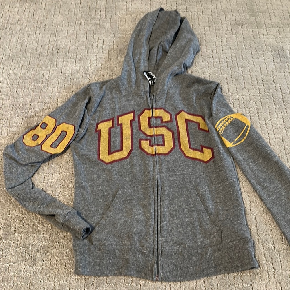 Small women’s zip up USC football hoodie